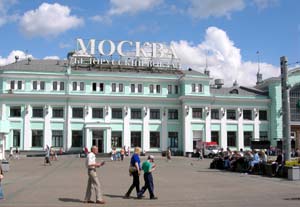 Здание Белорусского вокзала в Москве. Вид со стороны платформ посадки. Сделать заказ на работы.